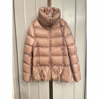 MONCLER(ダウンジャケット ・ ゴールド/金色系)のフリマ MONCLER(ダウンジャケット ・ ゴールド/金色系)のフリマ