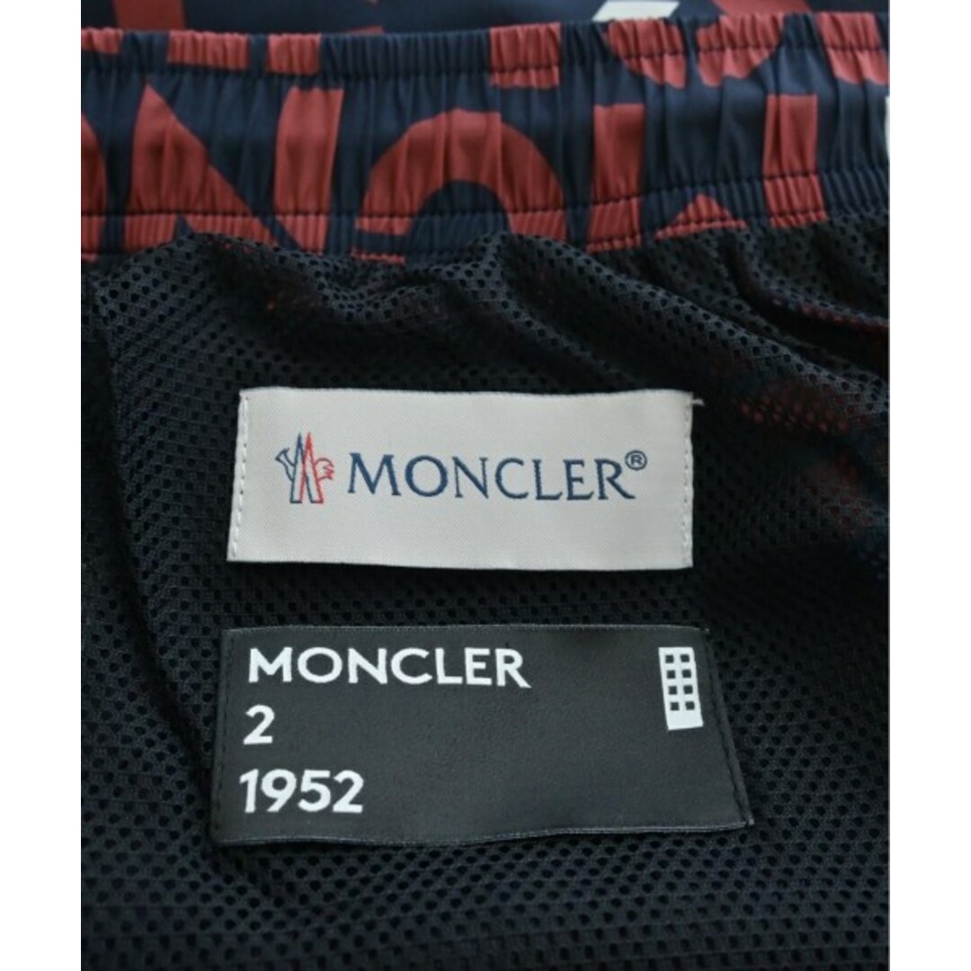 MONCLER(モンクレール)のMONCLER モンクレール ショートパンツ 48(M位) 紺系x赤(総柄) 【古着】【中古】 メンズのパンツ(ショートパンツ)の商品写真