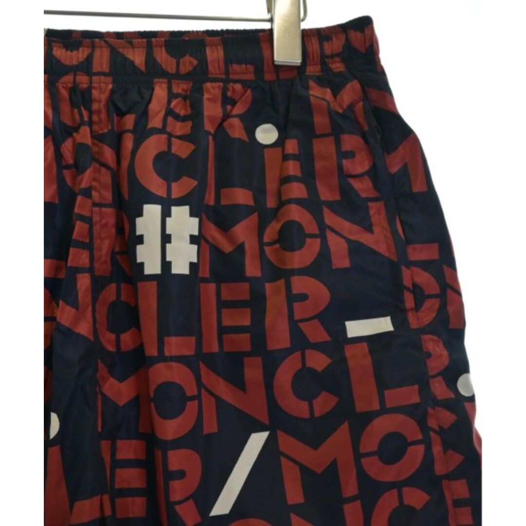 MONCLER(モンクレール)のMONCLER モンクレール ショートパンツ 48(M位) 紺系x赤(総柄) 【古着】【中古】 メンズのパンツ(ショートパンツ)の商品写真