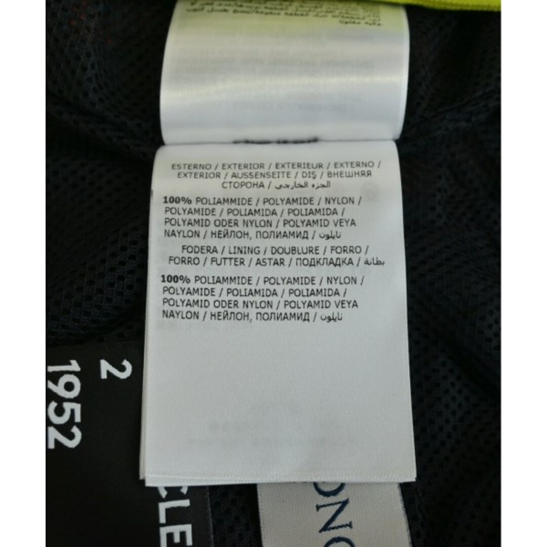 MONCLER(モンクレール)のMONCLER モンクレール ショートパンツ 48(M位) 紺系x赤(総柄) 【古着】【中古】 メンズのパンツ(ショートパンツ)の商品写真