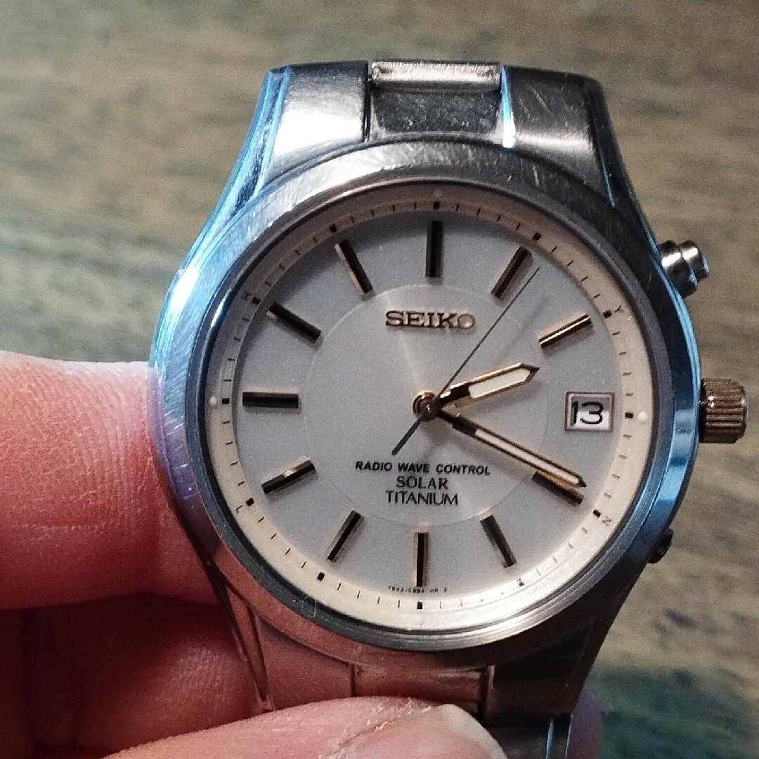 SEIKO(セイコー)のAD2　セイコー　チタン・電波・ソーラー時計　日付つき メンズの時計(腕時計(アナログ))の商品写真