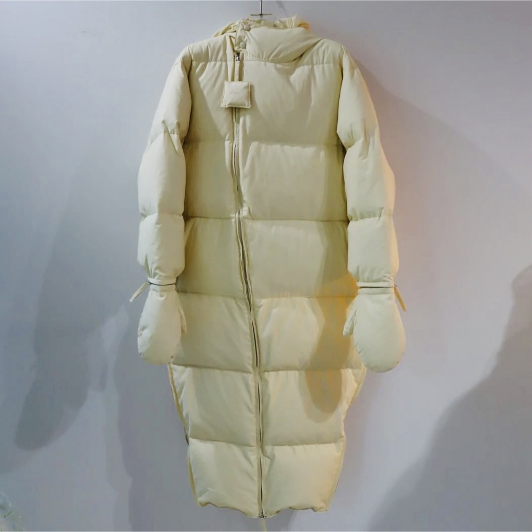 UNITED ARROWS(ユナイテッドアローズ)のWRYHTライト☆COCOON DOWN COAT ダウンコート  アイボリー レディースのジャケット/アウター(ダウンコート)の商品写真