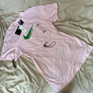 ナイキ(NIKE)のNIKE ナイキ　新品未使用　Tシャツ　半袖　ウェア　トップス　レディース(Tシャツ/カットソー(半袖/袖なし))