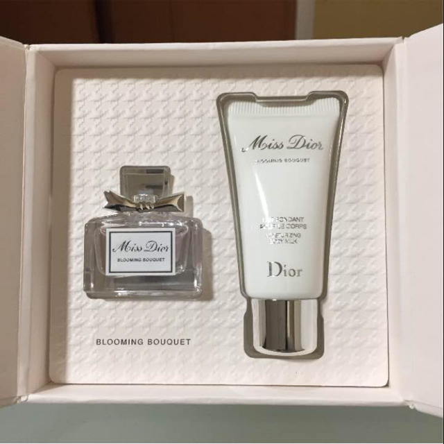 Christian Dior(クリスチャンディオール)のミスディオール ブルーミングブーケ   ギフトボックス コスメ/美容の香水(香水(女性用))の商品写真