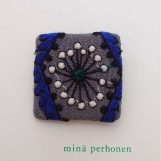 ミナペルホネン(mina perhonen)のミナペルホネン サンキューベリーバッジ ⑨ forest diamond(ブローチ/コサージュ)