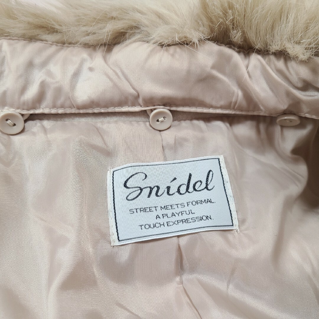 SNIDEL(スナイデル)のSNIDEL スナイデル ファー付き ピーコート ベージュ 秋冬 レディースのジャケット/アウター(ピーコート)の商品写真