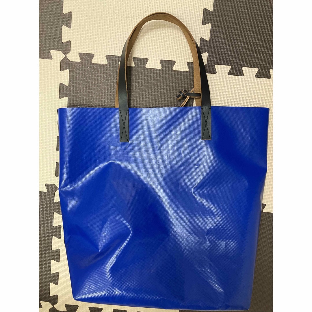 Marni(マルニ)のmarni ブラック＆ブルー TRIBECAショッピング　pvc トートバッグ メンズのバッグ(トートバッグ)の商品写真