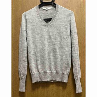 ユニクロ(UNIQLO)のユニクロ　ウール100% Vネックセーター　XS(ニット/セーター)