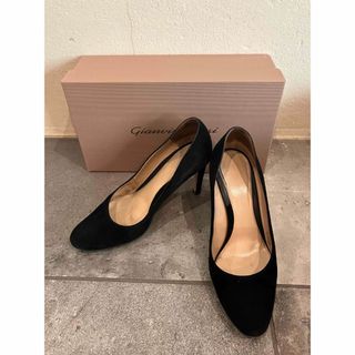 ジャンヴィットロッシ(Gianvito Rossi)のジャンヴィトロッシ　パンプス　ブラック　36.5(ハイヒール/パンプス)