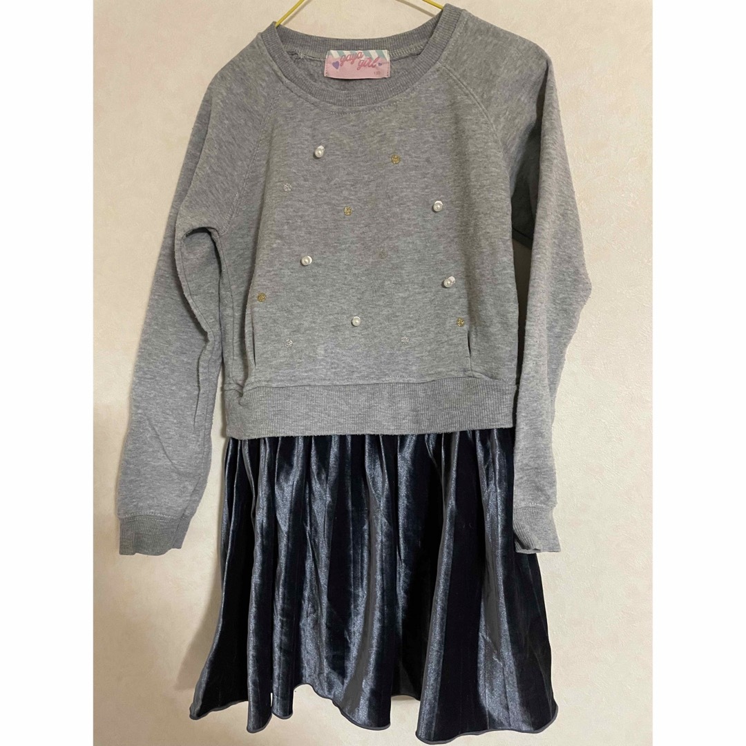 女の子　裏起毛トレーナー　130サイズ　美品 キッズ/ベビー/マタニティのキッズ服女の子用(90cm~)(Tシャツ/カットソー)の商品写真