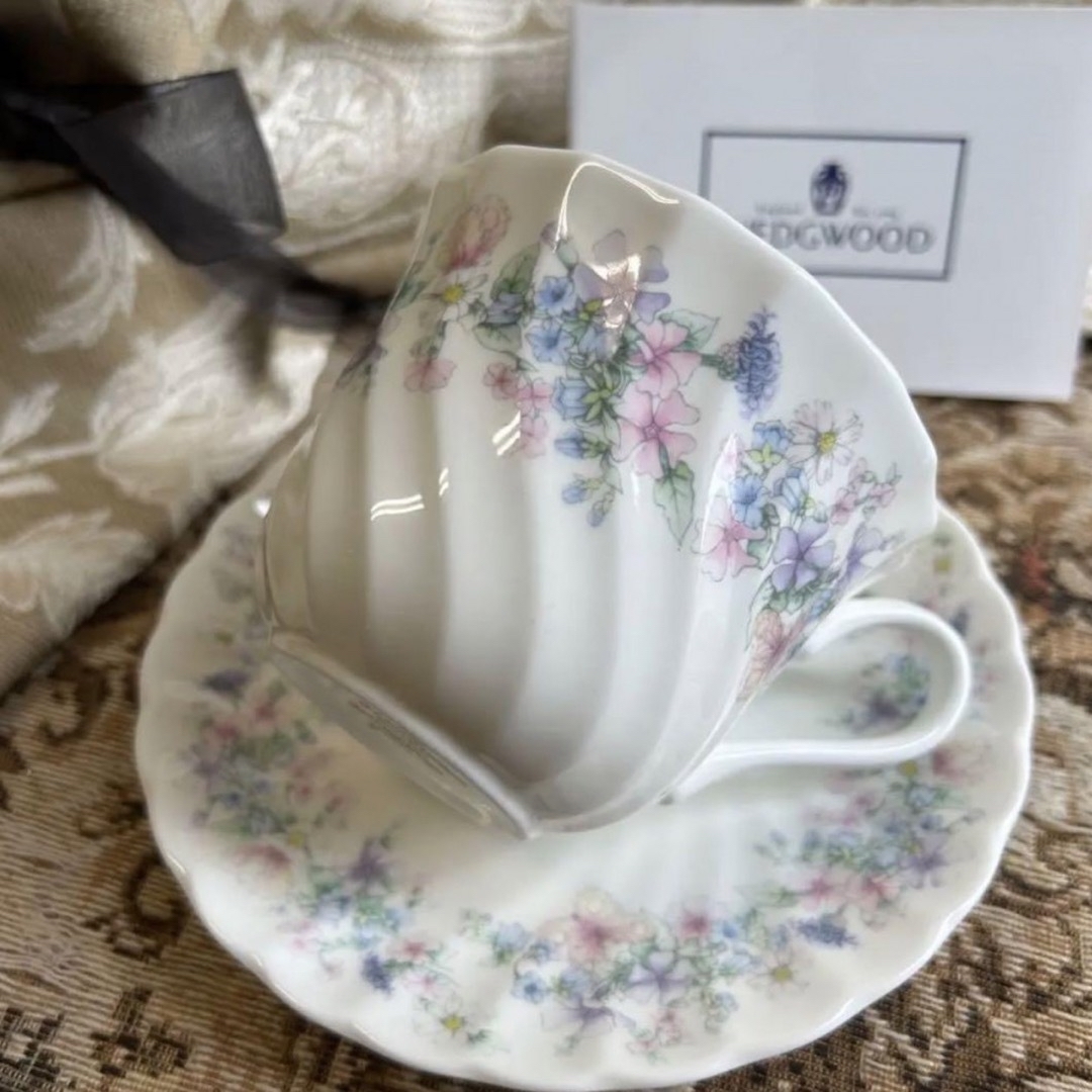 WEDGWOOD(ウェッジウッド)の英国製　黒壺　Wedgwood Angela カップ&ソーサー インテリア/住まい/日用品のキッチン/食器(食器)の商品写真