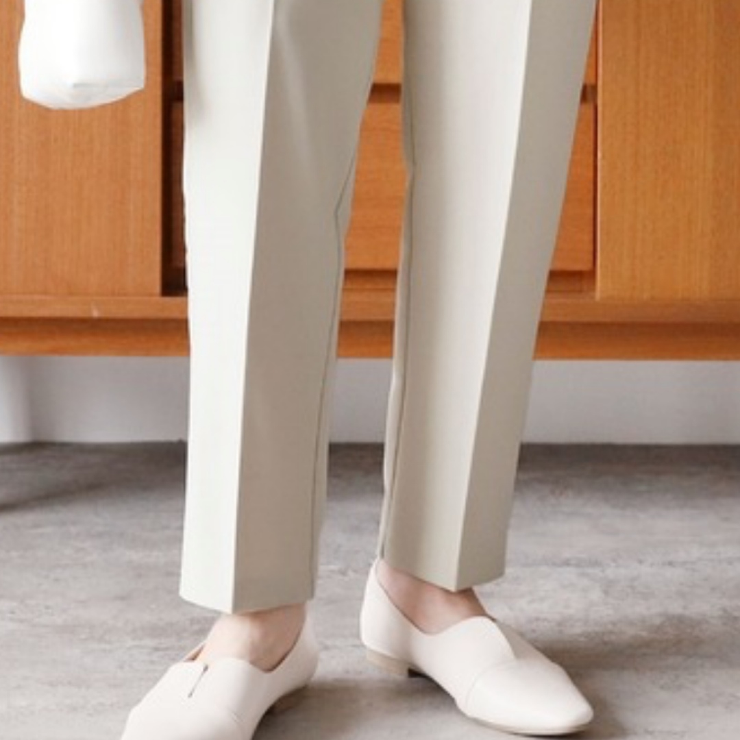 reca(レカ)の美シルエット センタープレスカラーテーパードパンツ レディースのパンツ(カジュアルパンツ)の商品写真