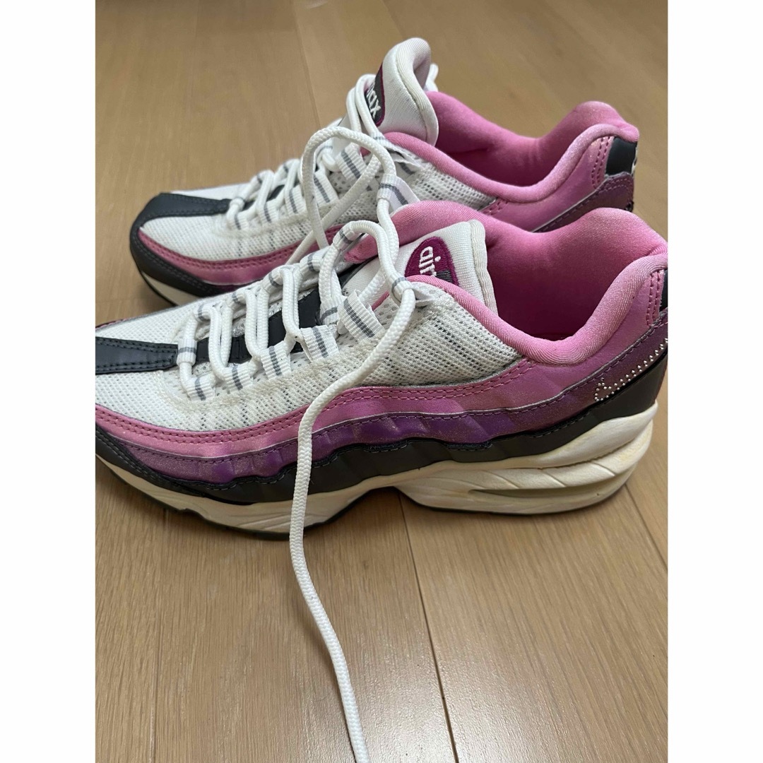 NIKE(ナイキ)のNIKEエアマックス95 ピンク レディースの靴/シューズ(スニーカー)の商品写真