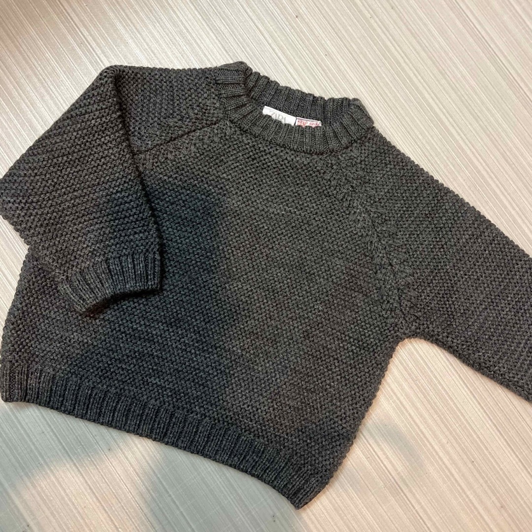 ZARA KIDS(ザラキッズ)のZARA baby ニット　グレー　サイズ80 キッズ/ベビー/マタニティのベビー服(~85cm)(ニット/セーター)の商品写真