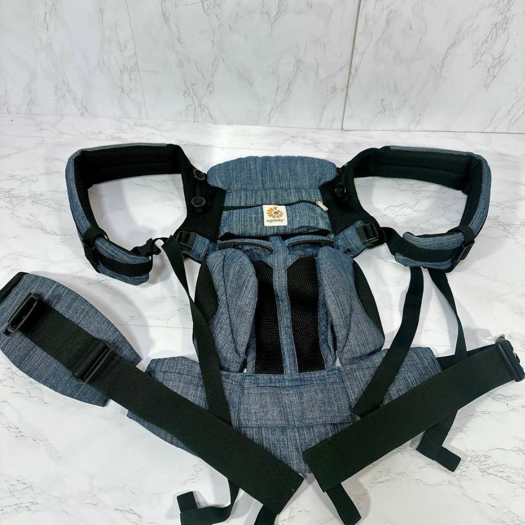 Ergobaby(エルゴベビー)のエルゴベビー オムニ360 クールエア インディゴ　ergobaby 抱っこひも キッズ/ベビー/マタニティの外出/移動用品(抱っこひも/おんぶひも)の商品写真