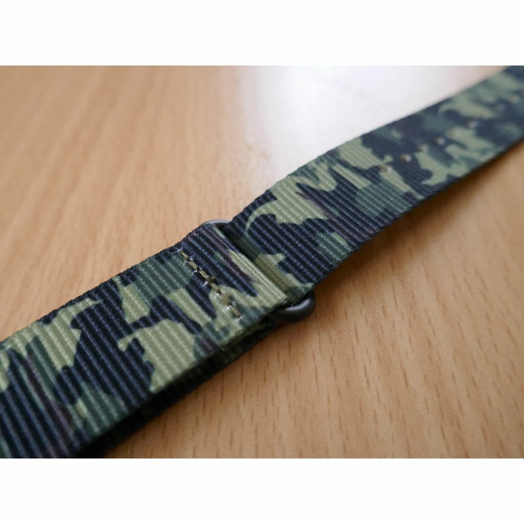 NATO　ストラップ　ベルト　バンド　 ラグ幅：22mm　迷彩　尾錠：ブラック メンズの時計(その他)の商品写真