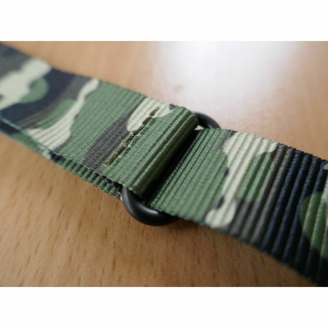 NATO　ストラップ　ベルト　バンド　 ラグ幅：22mm　迷彩　尾錠：ブラック メンズの時計(その他)の商品写真