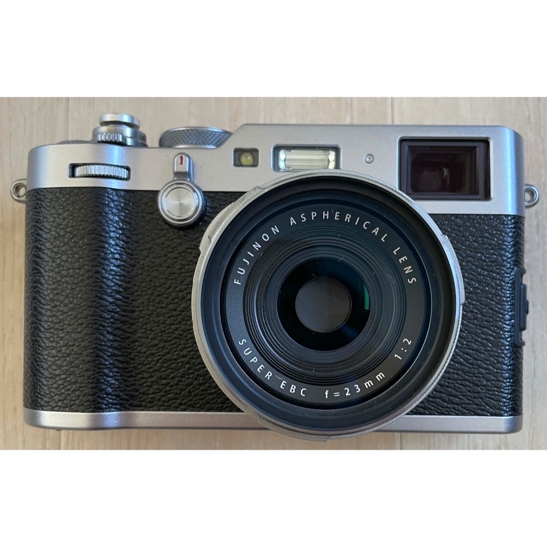 富士フイルム(フジフイルム)のFUJIFILM X100F シルバー【美品】 スマホ/家電/カメラのカメラ(デジタル一眼)の商品写真