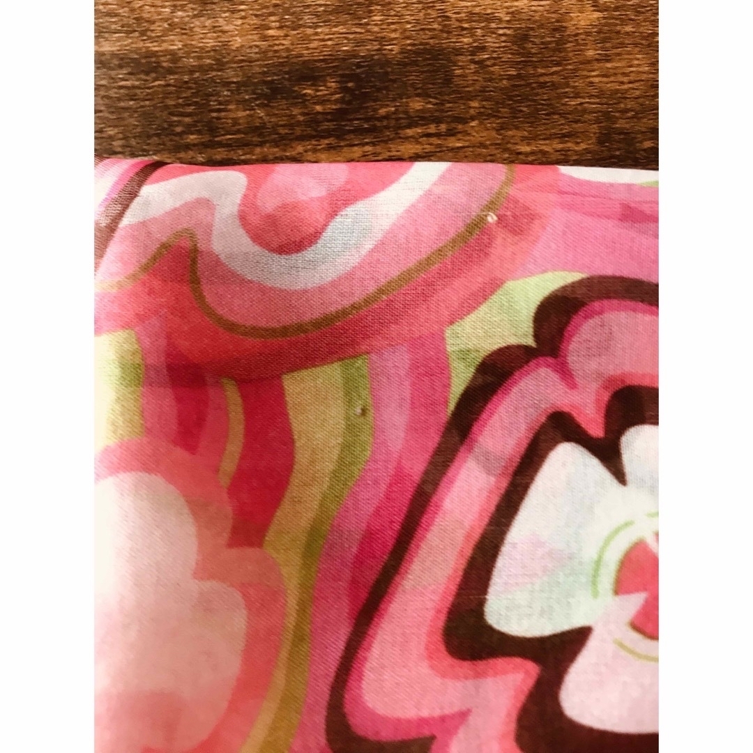 中古　ポップ　ピンク　スカーフ レディースのファッション小物(バンダナ/スカーフ)の商品写真