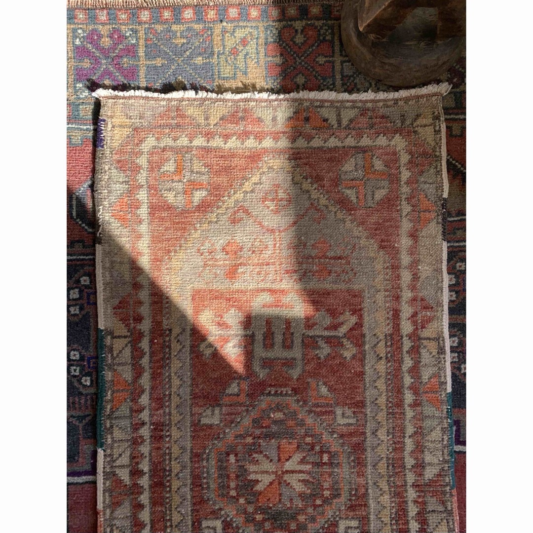 専用になりました “Pony” ViNTAGE TURKiSH RUG インテリア/住まい/日用品のラグ/カーペット/マット(ラグ)の商品写真