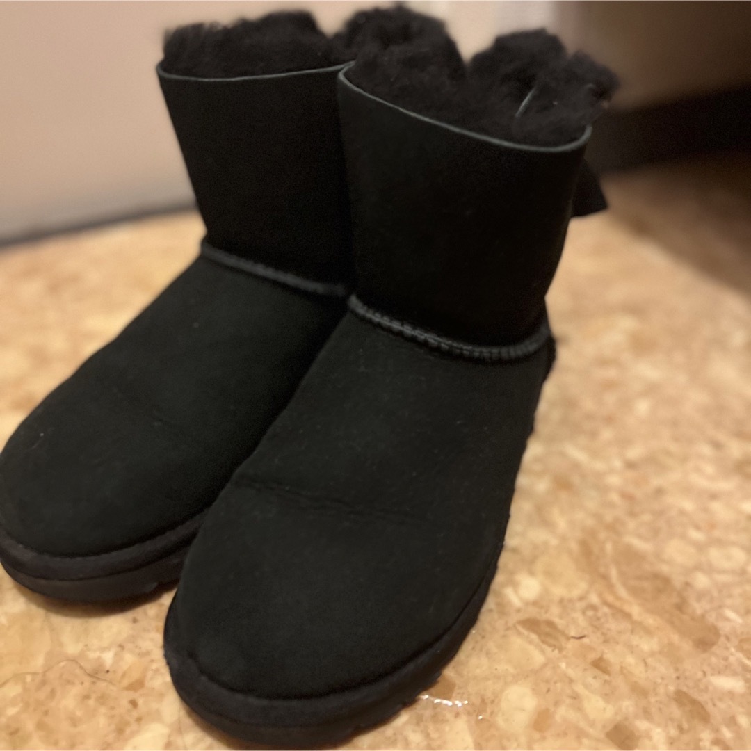 UGG アグ リボンストーンムートン スパークル ボウ ミニ UGG アグ リボンストーンムートン スパークル ボウ ミニ