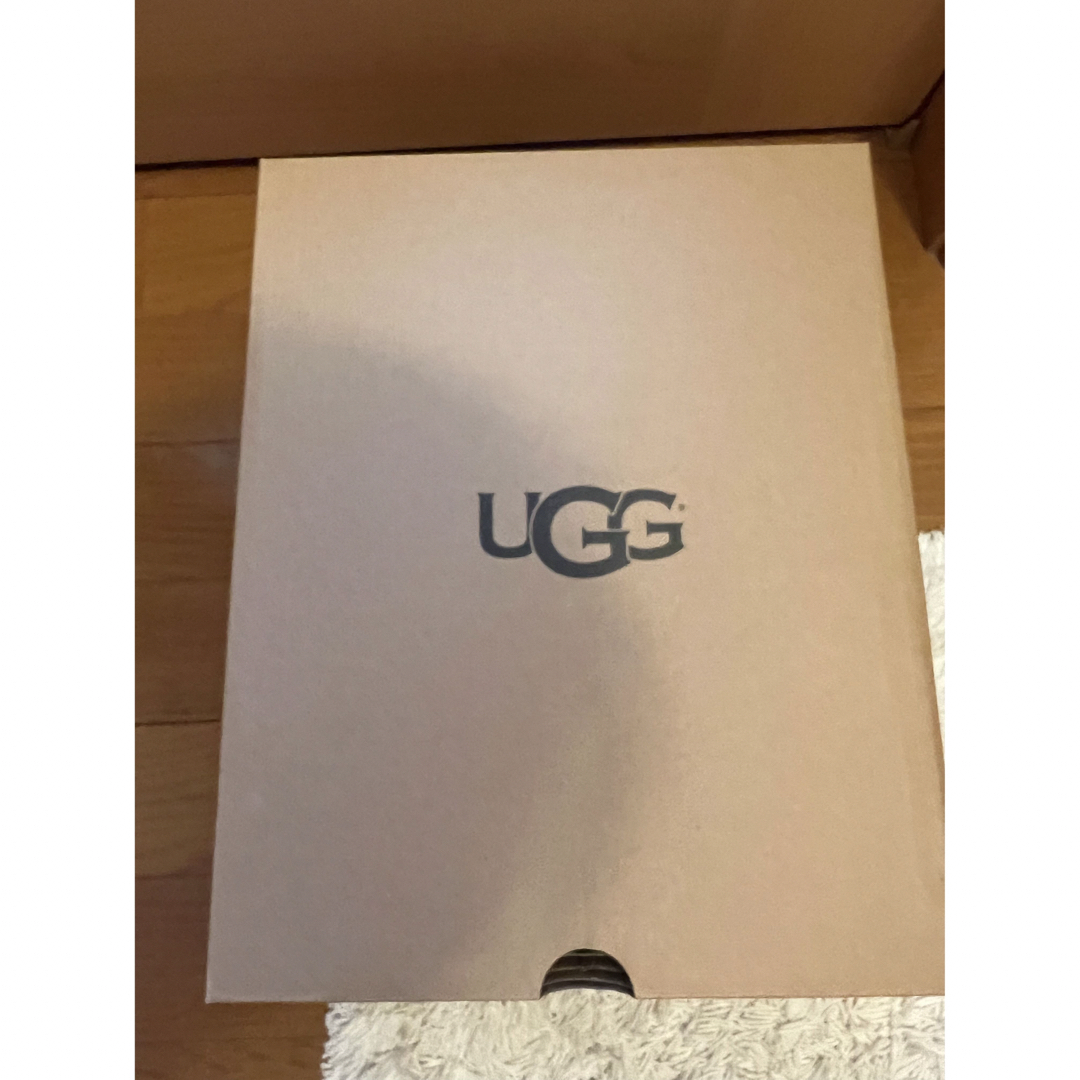 UGG アグ リボンストーンムートン スパークル ボウ ミニ UGG アグ リボンストーンムートン スパークル ボウ ミニ