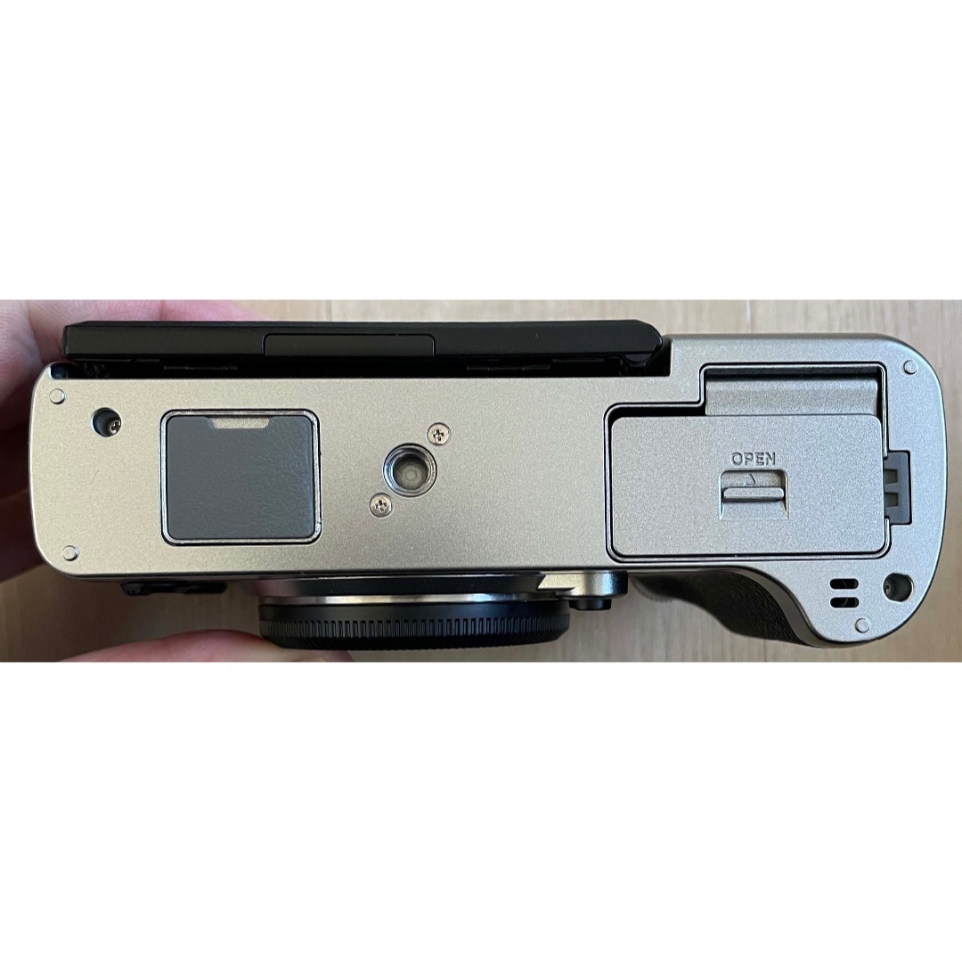 富士フイルム(フジフイルム)のFUJIFILM X-T3 ボディ シルバー スマホ/家電/カメラのカメラ(ミラーレス一眼)の商品写真