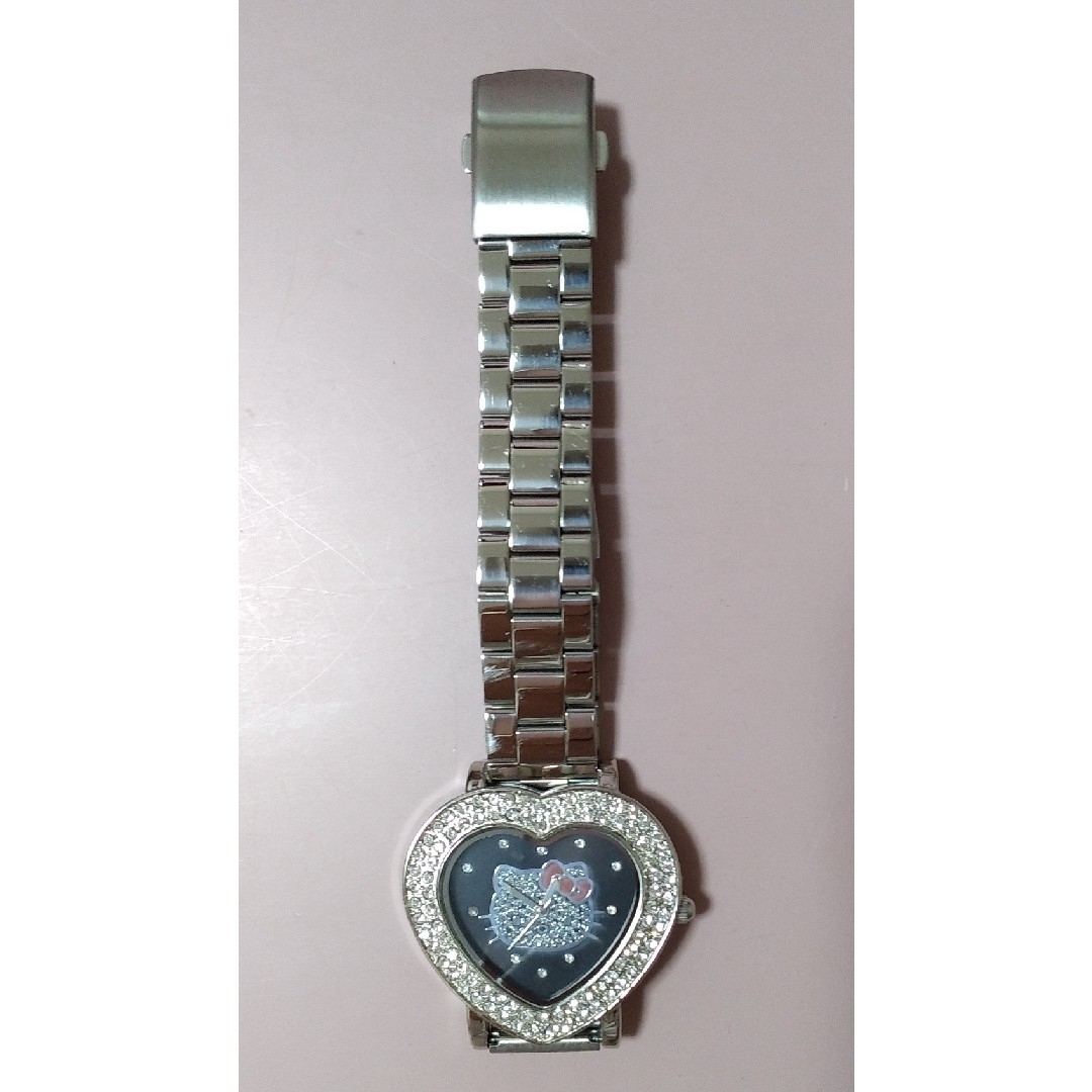 サンリオ(サンリオ)のハローキティ　ハート形レディースウォッチ腕時計 レディースのファッション小物(腕時計)の商品写真