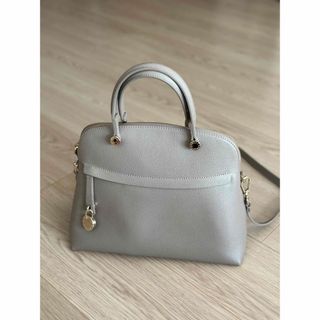 フルラ(Furla)のフルラ　パイパー　Mサイズ（SABBIA）ライトグレー(ショルダーバッグ)