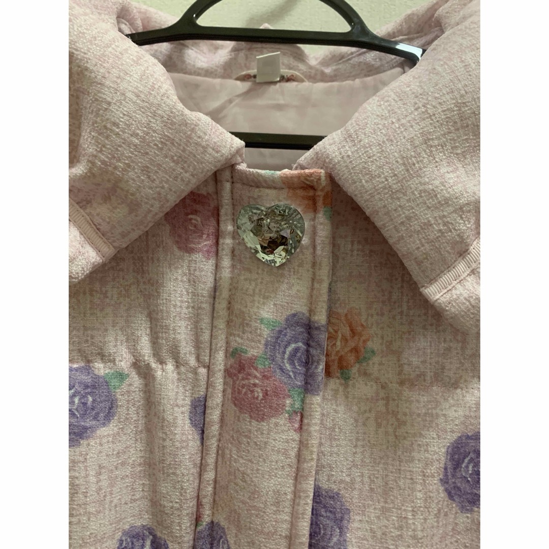 anyFAM(エニィファム)の【AnyFam】薔薇柄中綿ジャンパー　120〜130 キッズ/ベビー/マタニティのキッズ服女の子用(90cm~)(ジャケット/上着)の商品写真