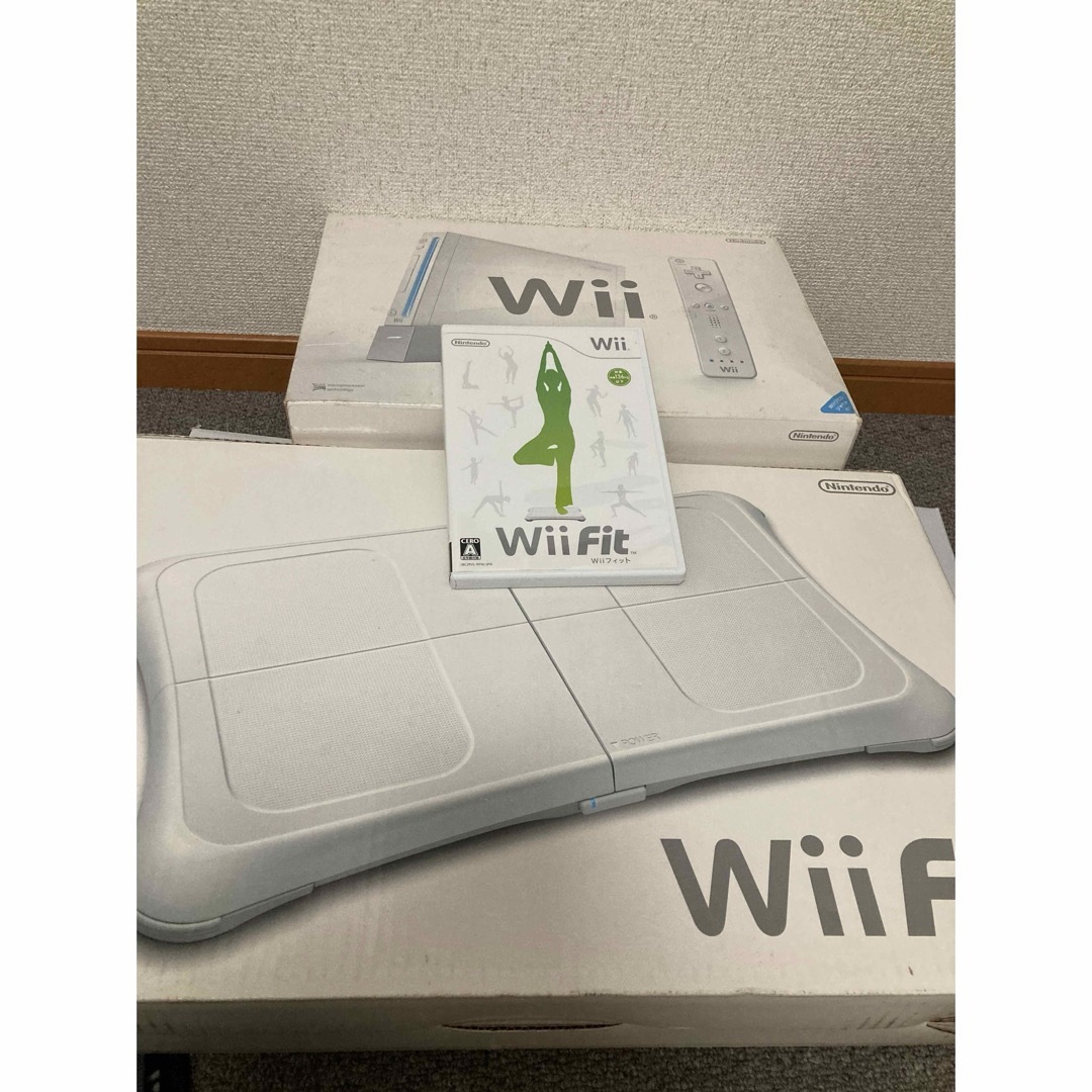 Wii(ウィー)のwii フルセット　リモコン2個付き エンタメ/ホビーのゲームソフト/ゲーム機本体(家庭用ゲーム機本体)の商品写真
