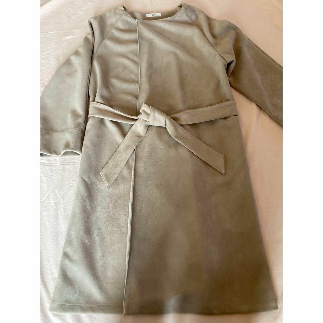 INGNI(イング)のINGNI ロングコート　ノーカラー　ベルト付き　柔らか素材　Mサイズ レディースのジャケット/アウター(ロングコート)の商品写真