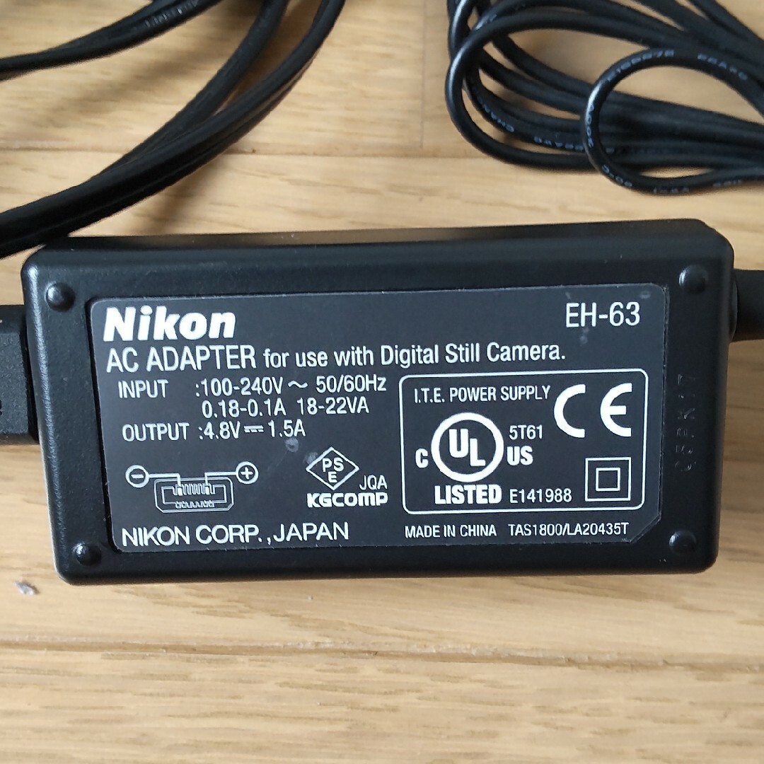 Nikon(ニコン)のNikon純正充電器、EH-63 スマホ/家電/カメラのスマートフォン/携帯電話(バッテリー/充電器)の商品写真