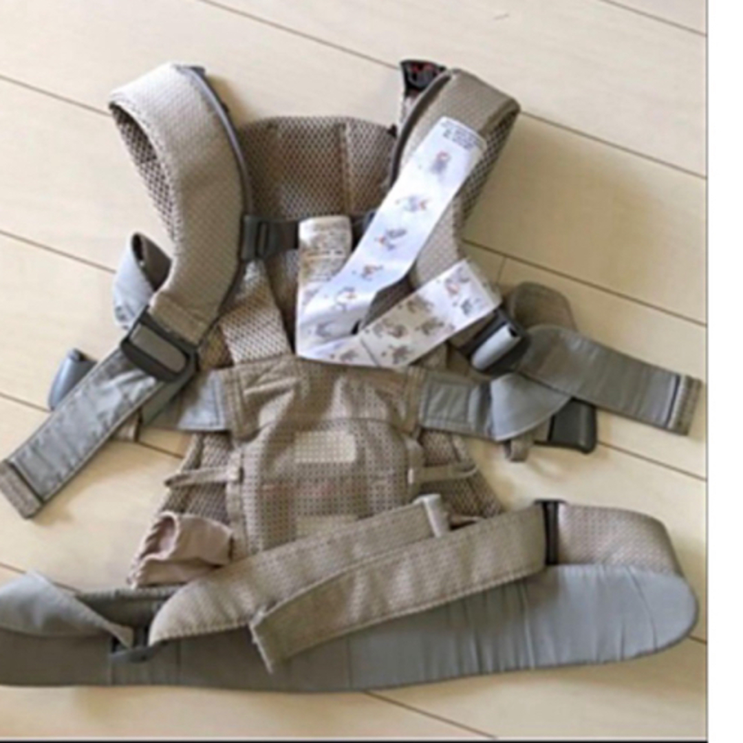 BABYBJORN(ベビービョルン)のBABYBJORN ベビービョルン 抱っこ紐 ONE KAI Air グレージュ キッズ/ベビー/マタニティの外出/移動用品(抱っこひも/おんぶひも)の商品写真