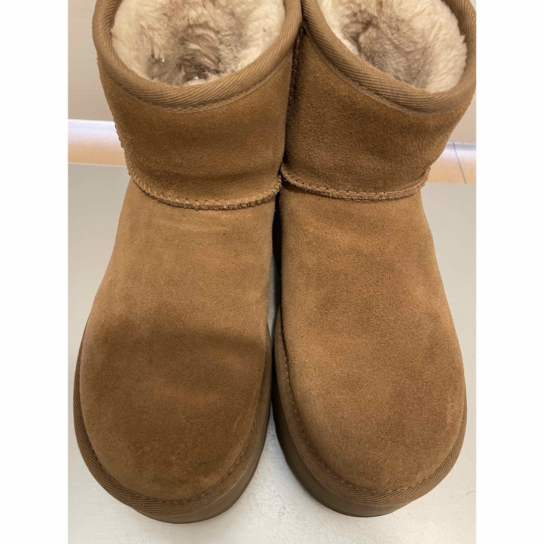 UGG(アグ)のUGG CLASSIC MINI PLATFORM  レディースの靴/シューズ(ブーツ)の商品写真