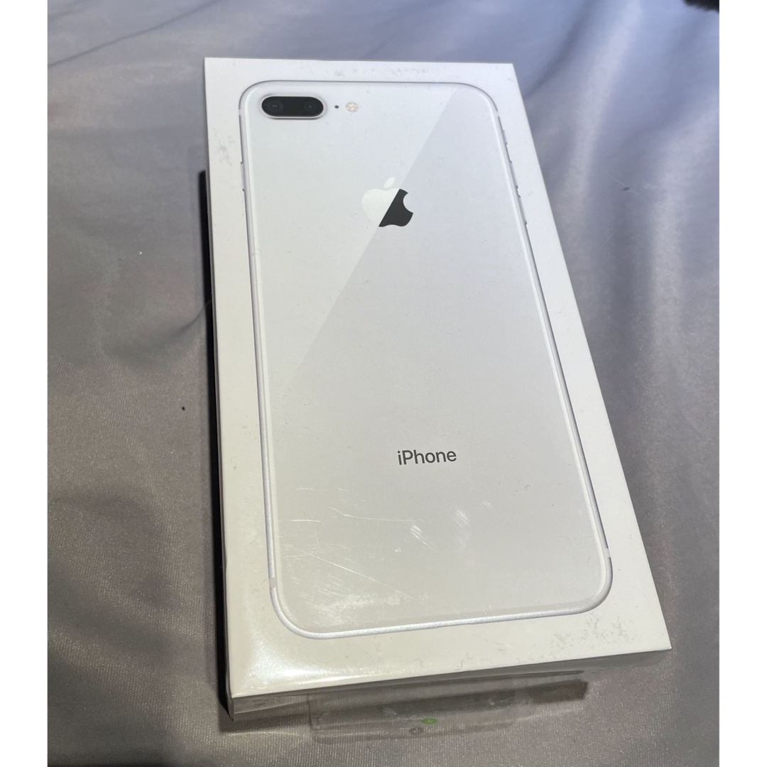 iPhone(アイフォーン)の【新品未開封】iPhone 8 Plus Silver 64 GB SIMフリー スマホ/家電/カメラのスマートフォン/携帯電話(スマートフォン本体)の商品写真