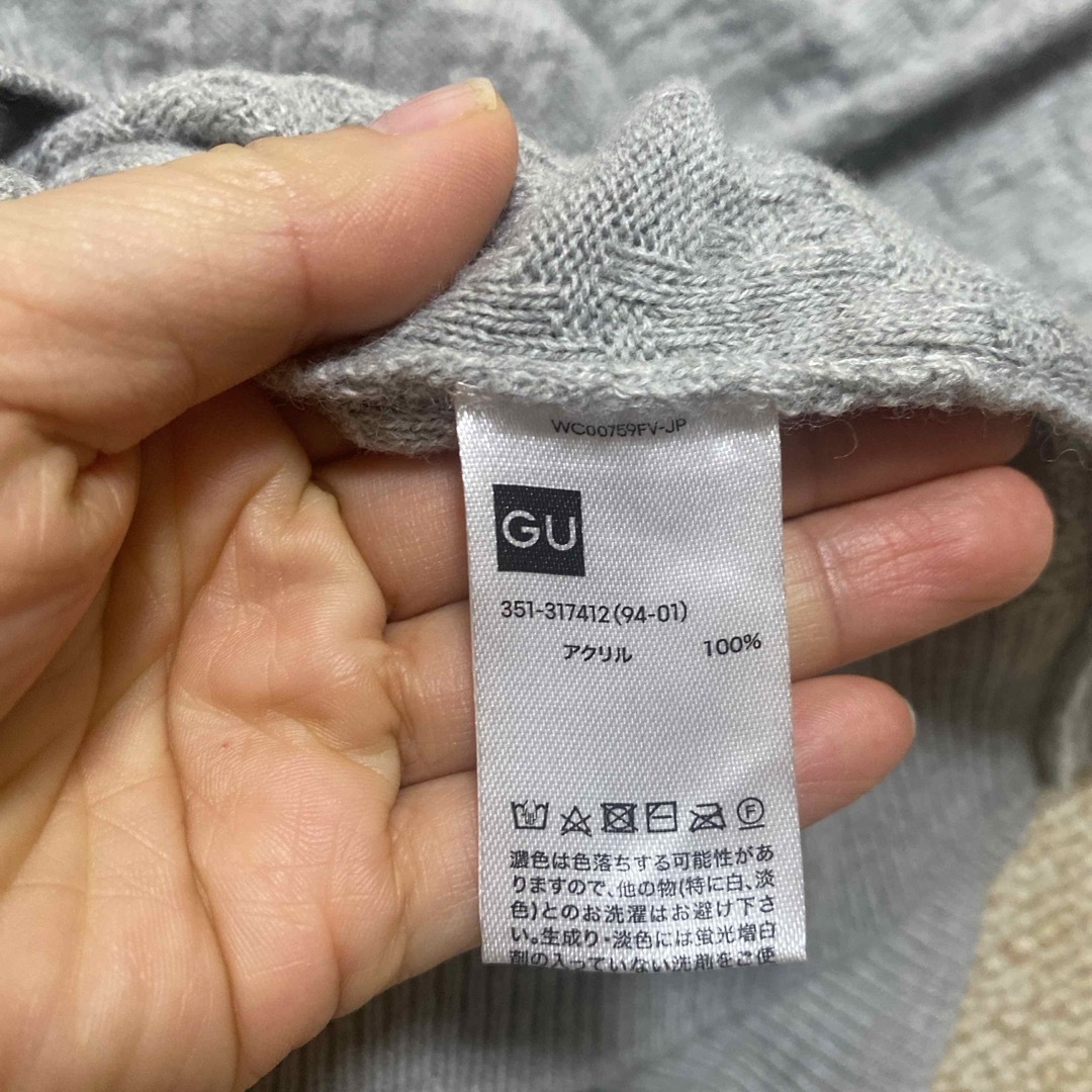 ジーユー　GU グレー　Ｖネックセーター メンズのトップス(ニット/セーター)の商品写真