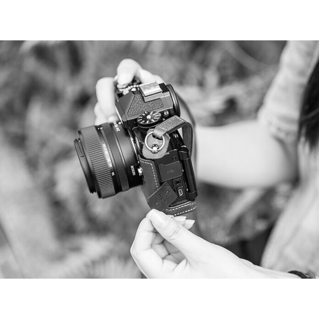 新品 本革カメラケース nikon zf ZF用 ブラックの通販 by 新品 本革カメラケース nikon zf ZF用 ブラックの通販 by