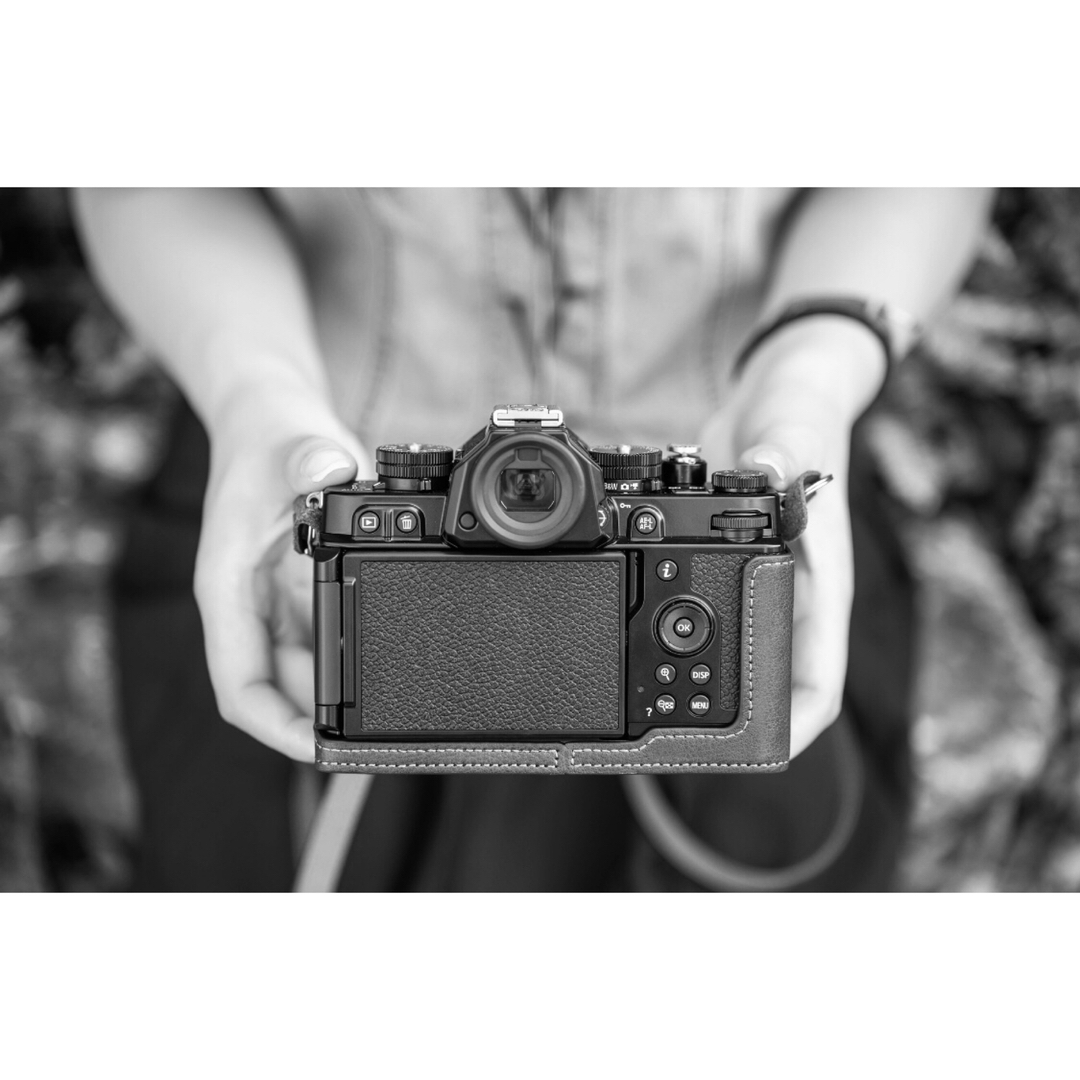 新品 本革カメラケース nikon zf ZF用 ブラックの通販 by 新品 本革カメラケース nikon zf ZF用 ブラックの通販 by