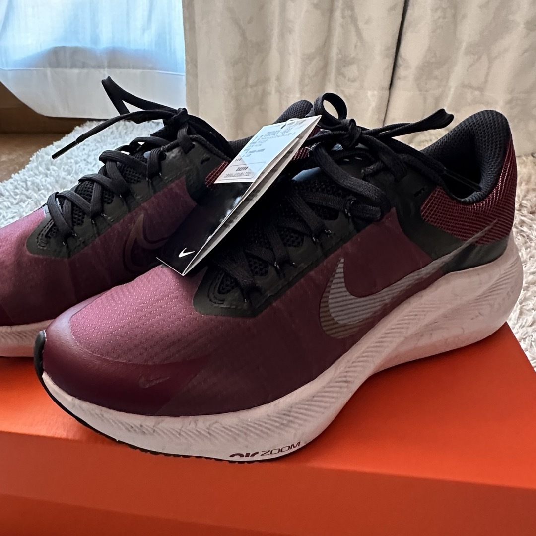 NIKE(ナイキ)のナイキウィメンズ ズーム ウィンフロー8 NIKEランニングシューズ 24cm スポーツ/アウトドアのランニング(シューズ)の商品写真