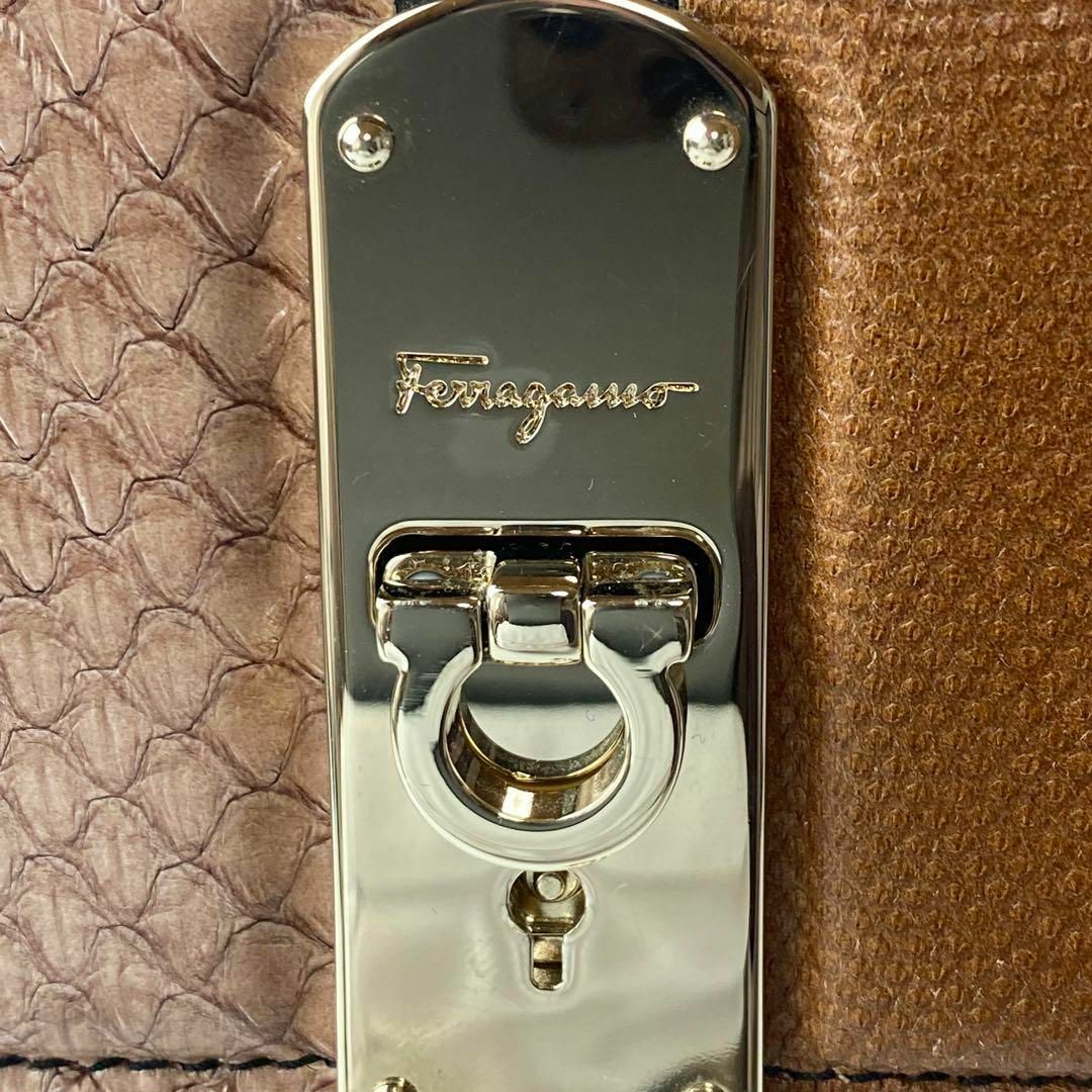 Salvatore Ferragamo(サルヴァトーレフェラガモ)の美品 フェラガモ FERRAGAMO boxyz ハンドバッグ ショルダーバッグ レディースのバッグ(ハンドバッグ)の商品写真