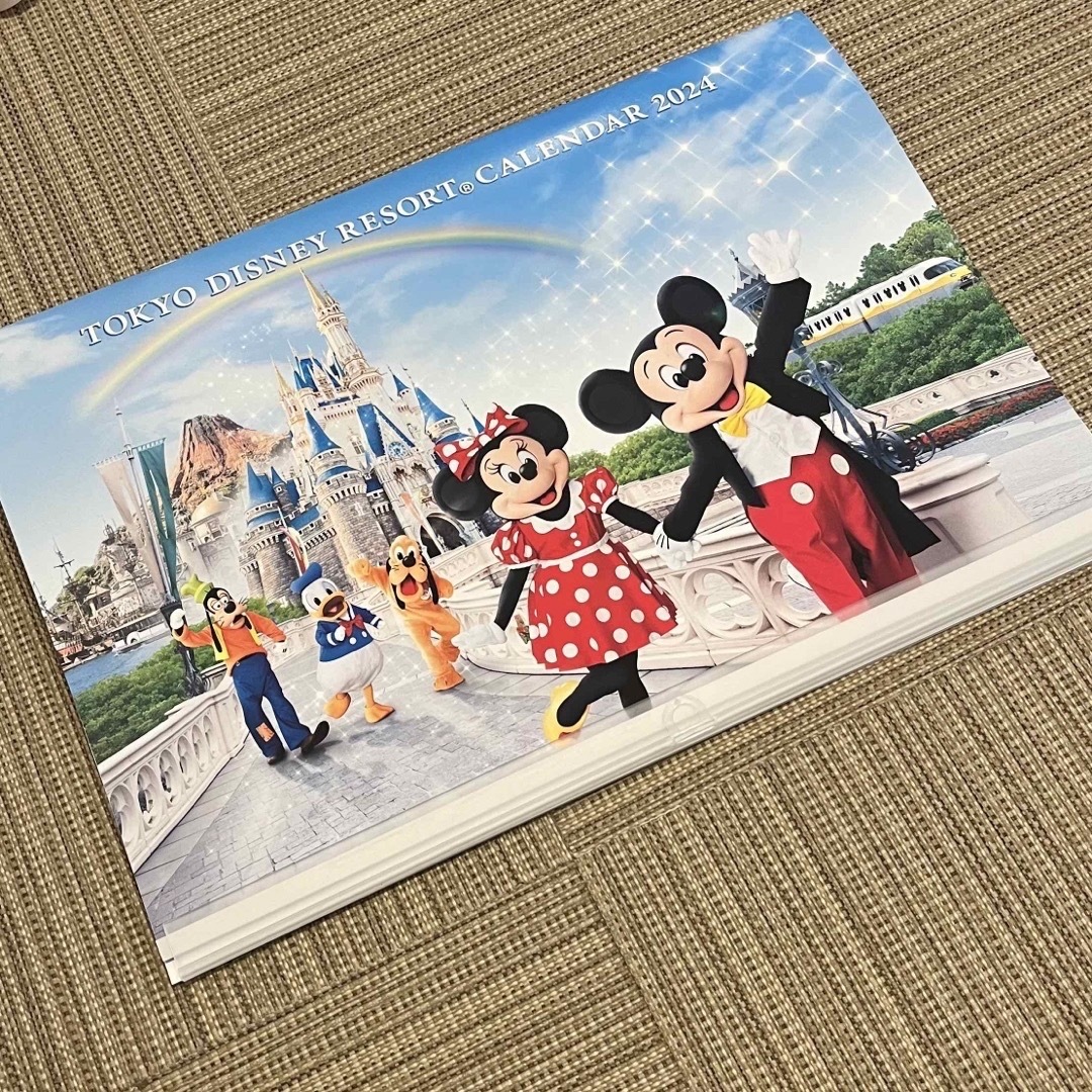 Disney(ディズニー)のディズニーリゾート　2024 非売品　カレンダー　壁掛け インテリア/住まい/日用品の文房具(カレンダー/スケジュール)の商品写真