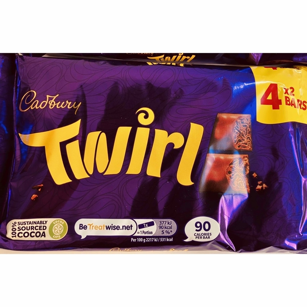 TWIRL キャドバリー チョコ 食品/飲料/酒の食品(菓子/デザート)の商品写真