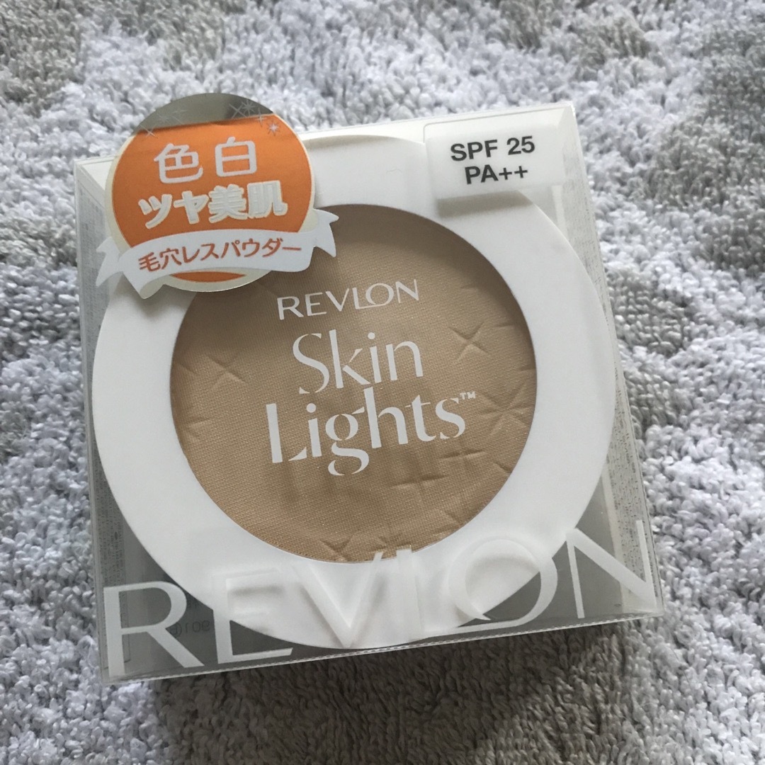 REVLON(レブロン)のレブロン スキンライト プレスト パウダー N 101 ライトベージュ(10g) コスメ/美容のベースメイク/化粧品(フェイスパウダー)の商品写真