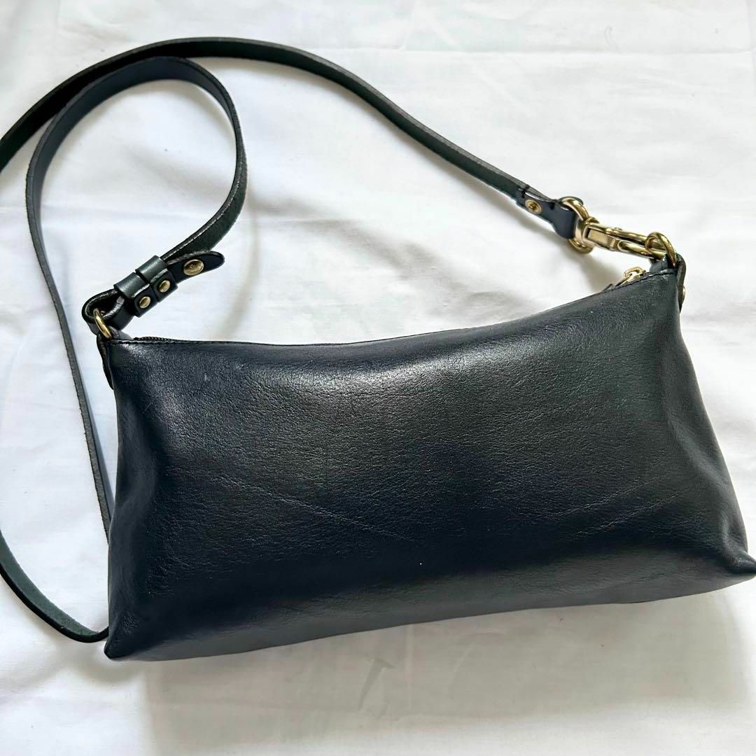 IL BISONTE(イルビゾンテ)の✨極美品✨ 2way イルビゾンテ　ショルダーバッグ　レザー　本革　黒　ブラック レディースのバッグ(ショルダーバッグ)の商品写真