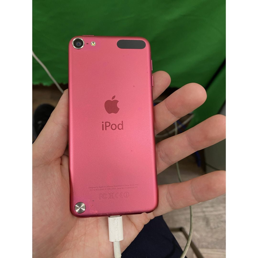 iPod touch(アイポッドタッチ)のiPod touch 5世代 Red スマホ/家電/カメラのオーディオ機器(ポータブルプレーヤー)の商品写真