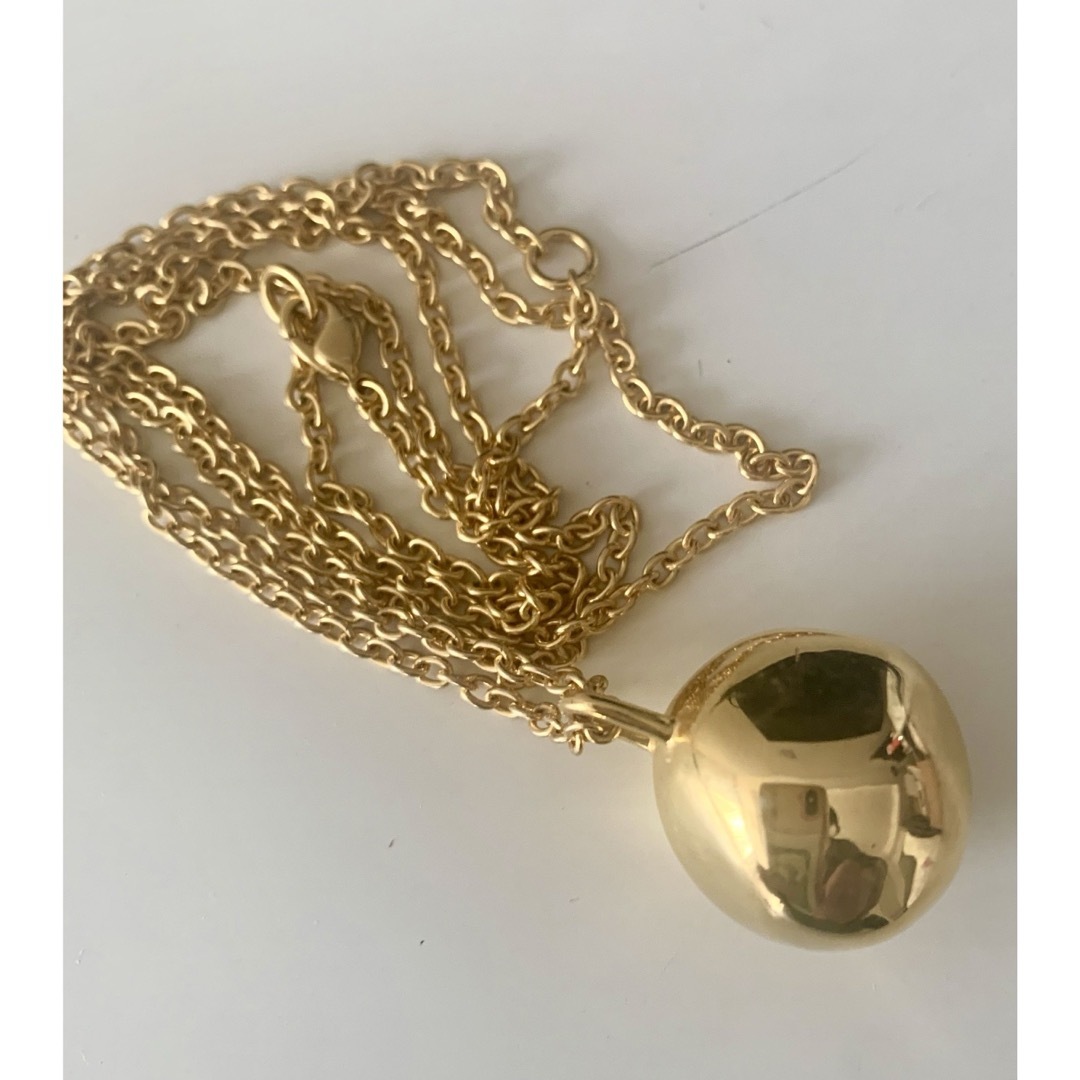 chieko+ チエコプラス　wonky ball necklace ゴールド レディースのアクセサリー(ネックレス)の商品写真