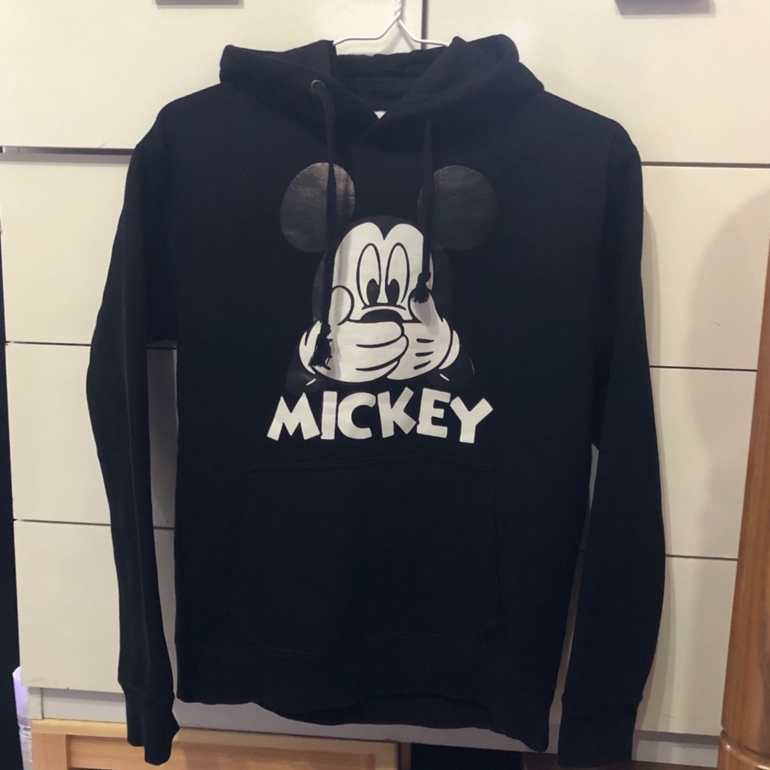 Disney(ディズニー)のディズニー　ミッキー　パーカー　ブラック レディースのトップス(パーカー)の商品写真