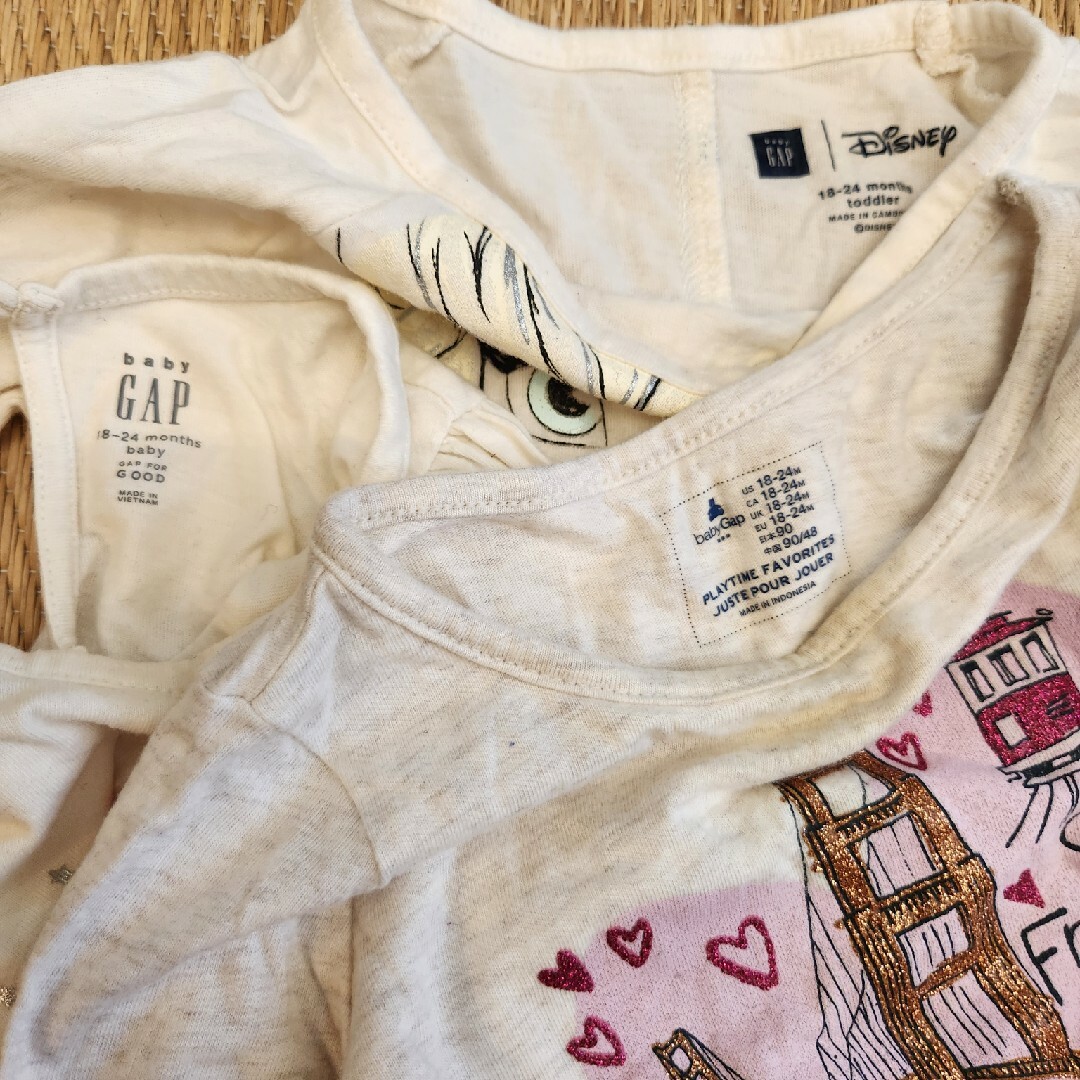 babyGAP(ベビーギャップ)のベビーギャップ　カットソー三点セット　90サイズ キッズ/ベビー/マタニティのキッズ服女の子用(90cm~)(Tシャツ/カットソー)の商品写真