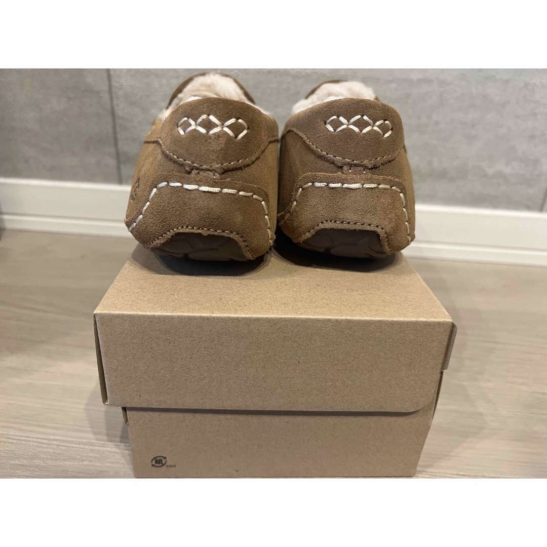 UGG(アグ)の【新品未使用】　値下げ‼️　UGG アンスレー　CHESTNUT24センチ レディースの靴/シューズ(スリッポン/モカシン)の商品写真